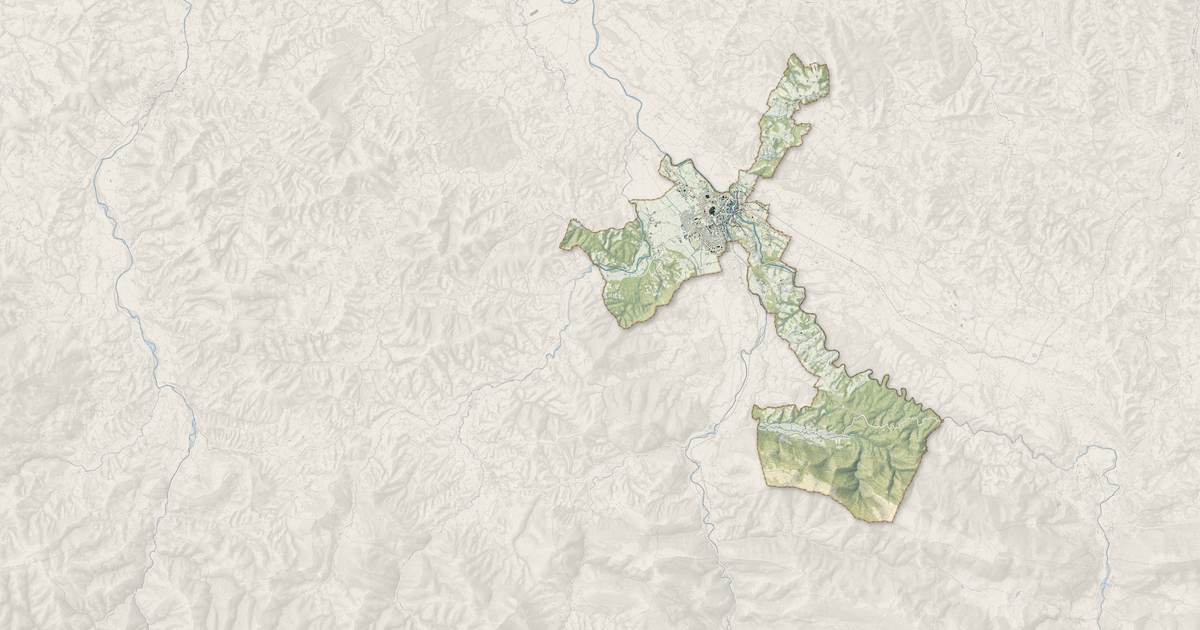 Portrait cartographique de Oloron-Sainte-Marie : relief, eau, forêts, bâti et voies, calculés à partir des données de l'IGN