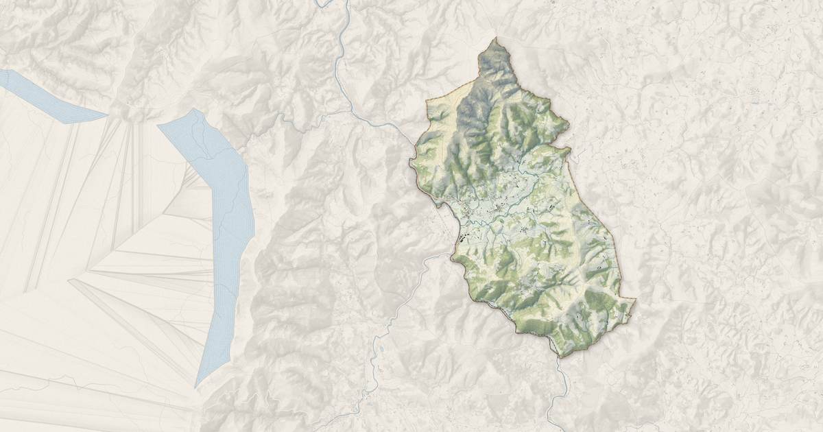 Portrait cartographique de Ossès : relief, eau, forêts, bâti et voies, calculés à partir des données de l'IGN