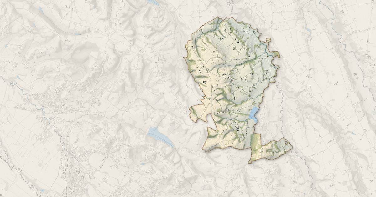 Portrait cartographique de Saint-Armou : relief, eau, forêts, bâti et voies, calculés à partir des données de l'IGN