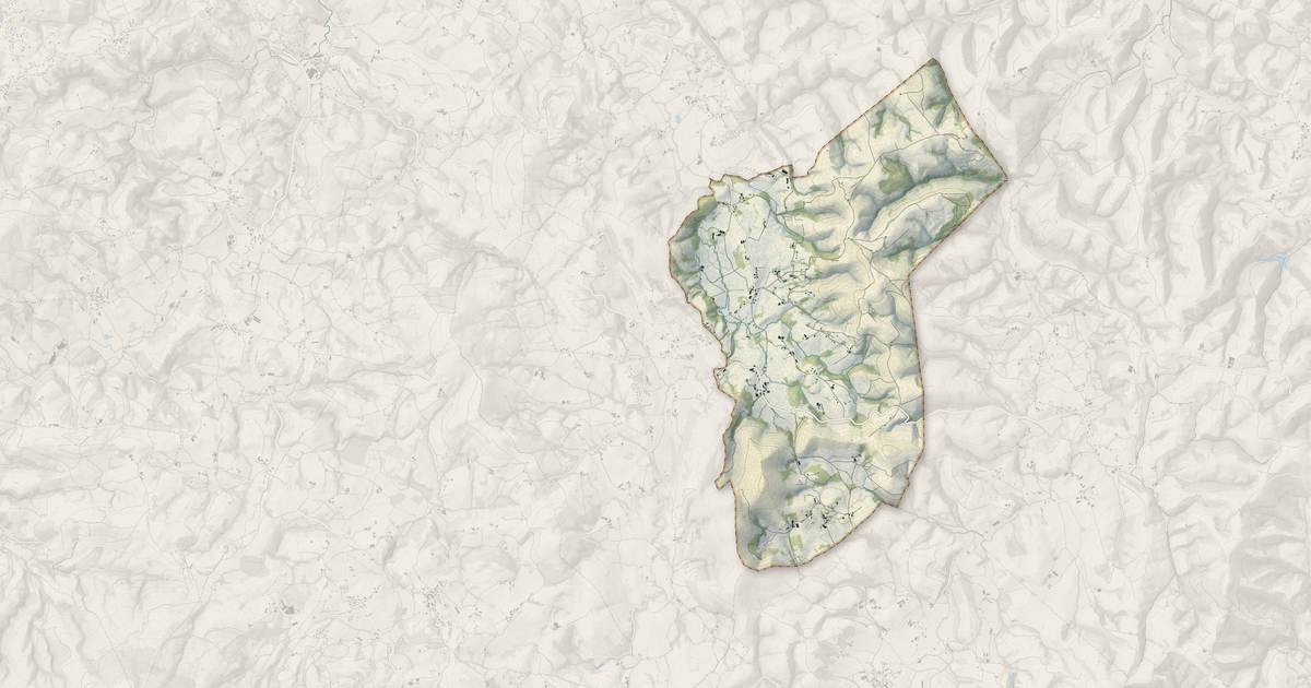 Portrait cartographique de Saint-Martin-d'Arberoue : relief, eau, forêts, bâti et voies, calculés à partir des données de l'IGN