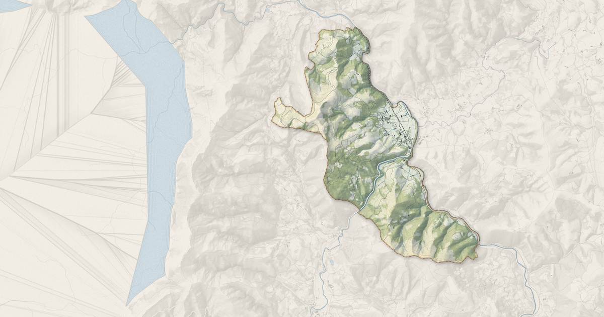 Portrait cartographique de Saint-Martin-d'Arrossa : relief, eau, forêts, bâti et voies, calculés à partir des données de l'IGN