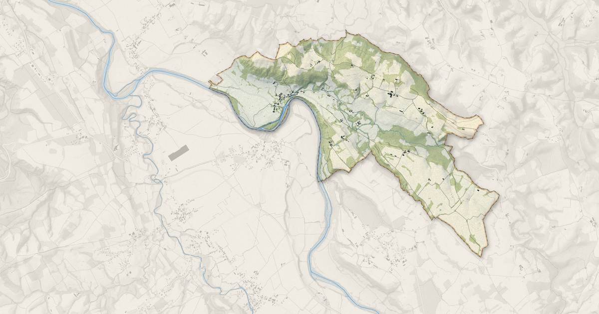 Portrait cartographique de Saucède : relief, eau, forêts, bâti et voies, calculés à partir des données de l'IGN