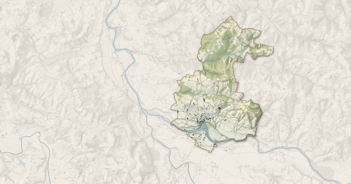 Portrait cartographique de Sauveterre-de-Béarn : relief, eau, forêts, bâti et voies, calculés à partir des données de l'IGN