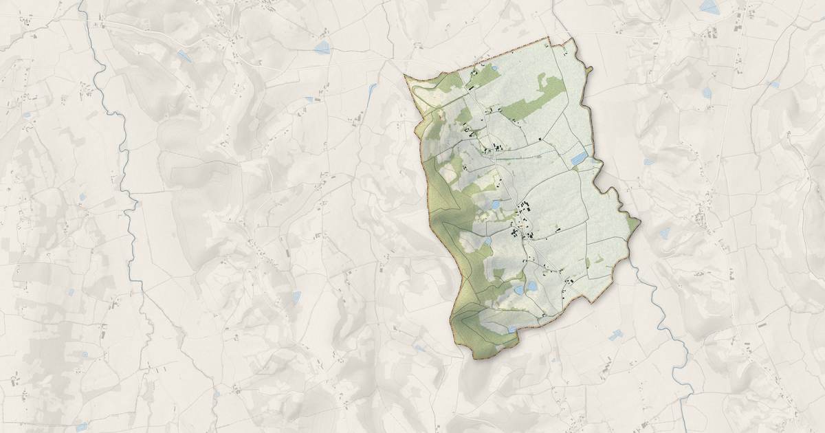 Portrait cartographique de Tadousse-Ussau : relief, eau, forêts, bâti et voies, calculés à partir des données de l'IGN