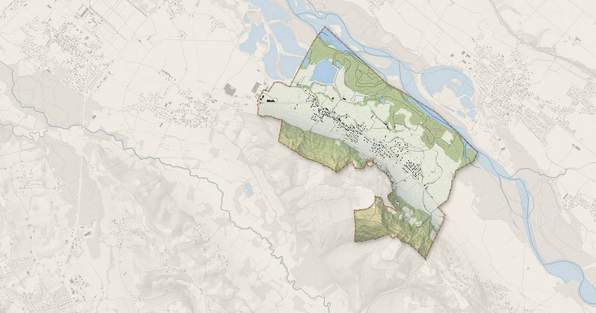 Portrait cartographique de Tarsacq : relief, eau, forêts, bâti et voies, calculés à partir des données de l'IGN