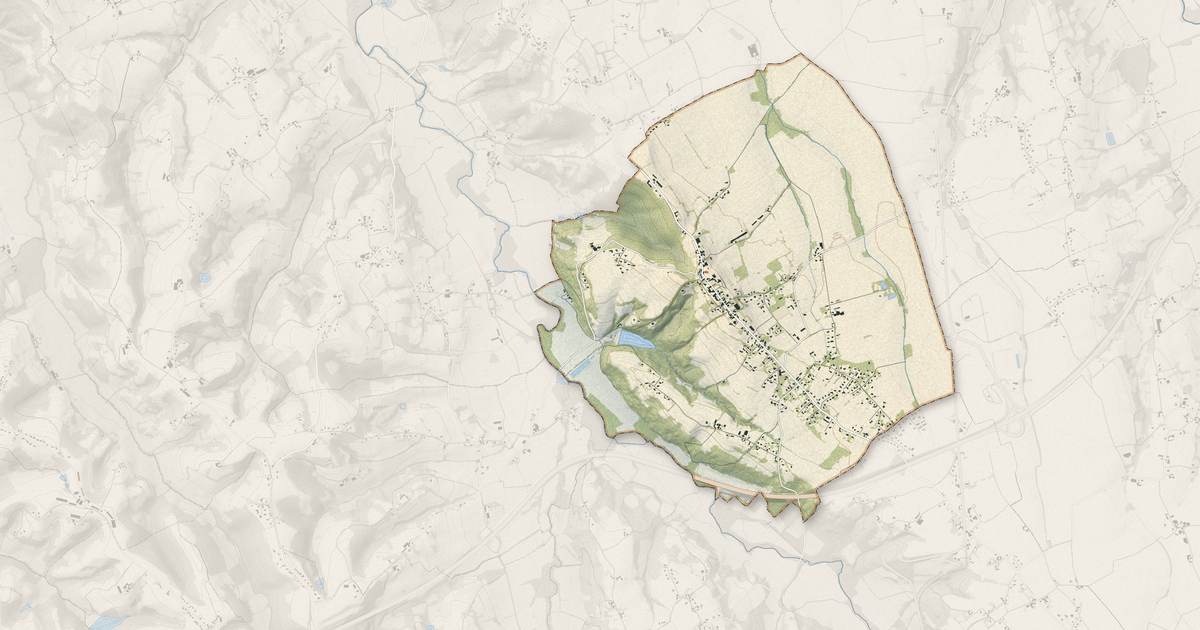 Portrait cartographique de Thèze : relief, eau, forêts, bâti et voies, calculés à partir des données de l'IGN