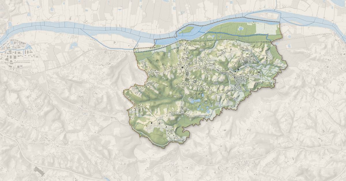 Portrait cartographique de Urcuit : relief, eau, forêts, bâti et voies, calculés à partir des données de l'IGN