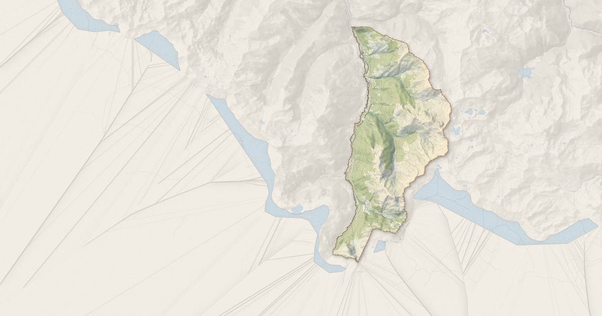 Portrait cartographique de Urdos : relief, eau, forêts, bâti et voies, calculés à partir des données de l'IGN