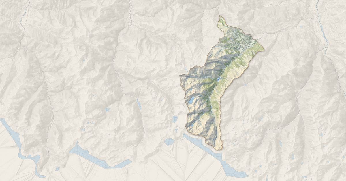 Portrait cartographique de Arrens-Marsous : relief, eau, forêts, bâti et voies, calculés à partir des données de l'IGN