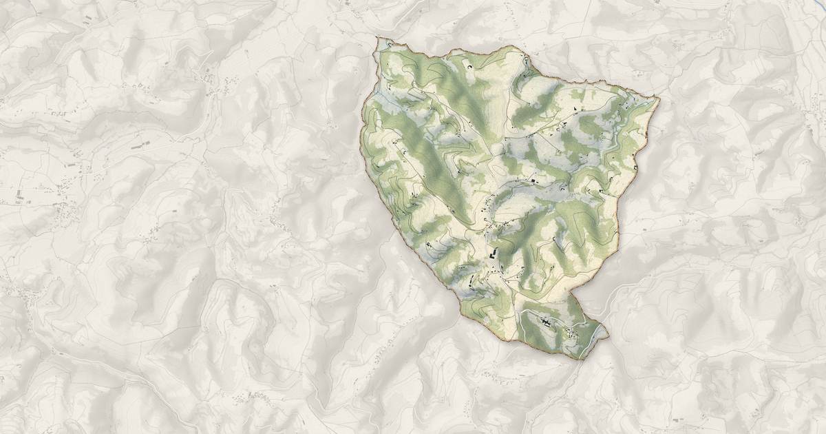 Portrait cartographique de Astugue : relief, eau, forêts, bâti et voies, calculés à partir des données de l'IGN