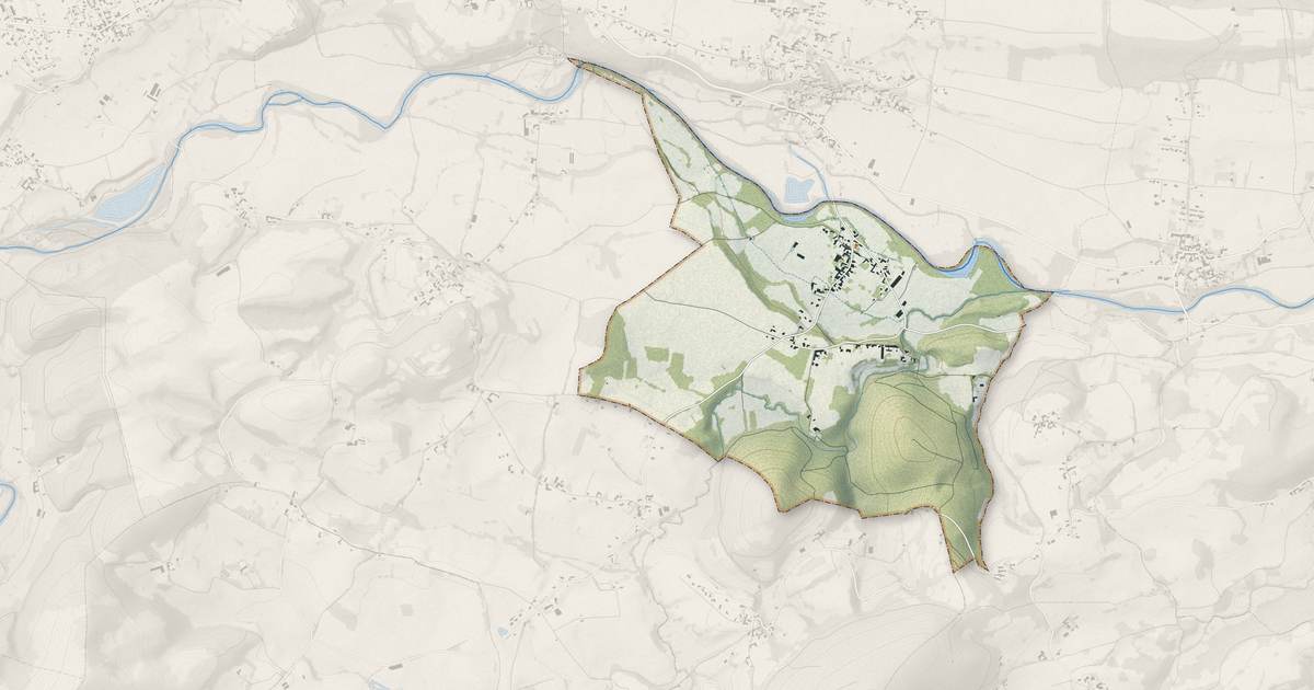 Portrait cartographique de Bizous : relief, eau, forêts, bâti et voies, calculés à partir des données de l'IGN