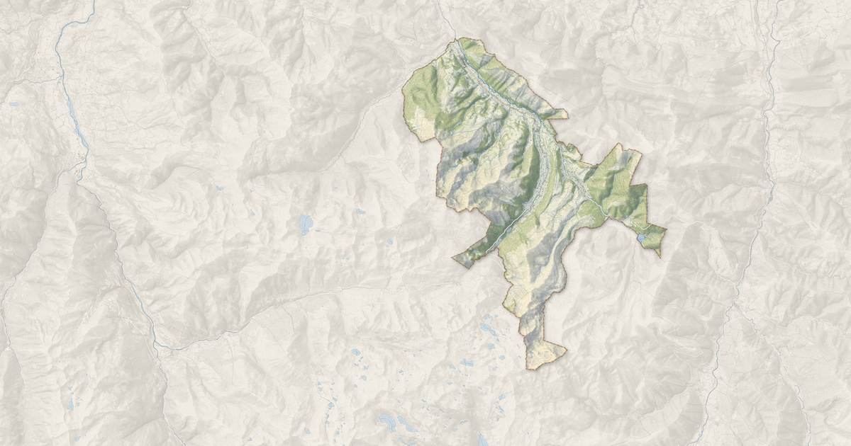 Portrait cartographique de Campan : relief, eau, forêts, bâti et voies, calculés à partir des données de l'IGN