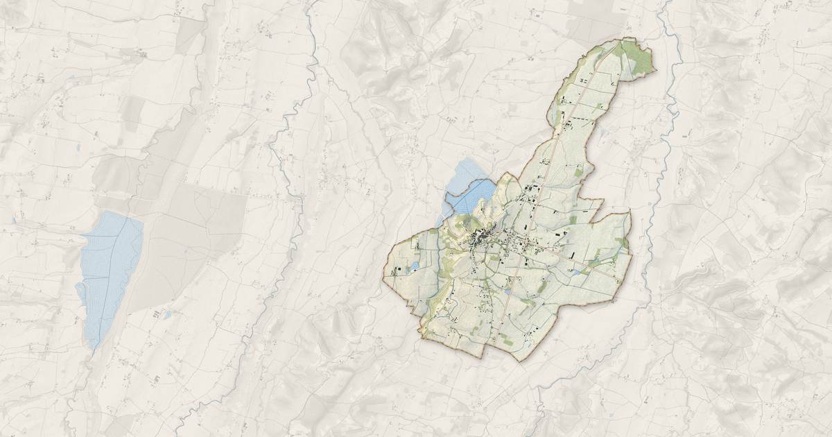 Portrait cartographique de Castelnau-Magnoac : relief, eau, forêts, bâti et voies, calculés à partir des données de l'IGN