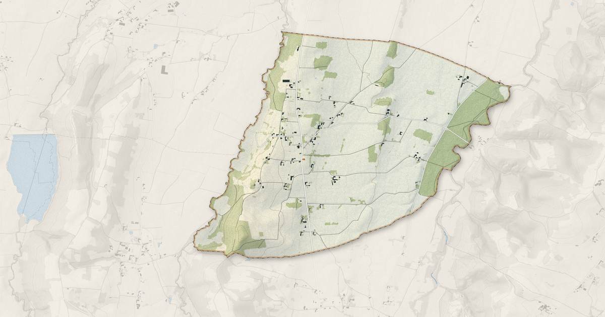 Portrait cartographique de Lustar : relief, eau, forêts, bâti et voies, calculés à partir des données de l'IGN