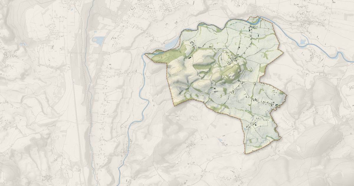 Portrait cartographique de Montoussé : relief, eau, forêts, bâti et voies, calculés à partir des données de l'IGN