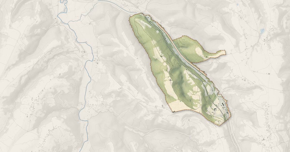 Portrait cartographique de Péré : relief, eau, forêts, bâti et voies, calculés à partir des données de l'IGN