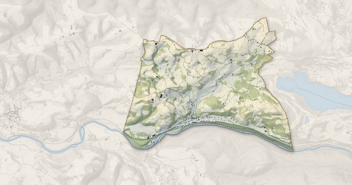 Portrait cartographique de Peyrouse : relief, eau, forêts, bâti et voies, calculés à partir des données de l'IGN