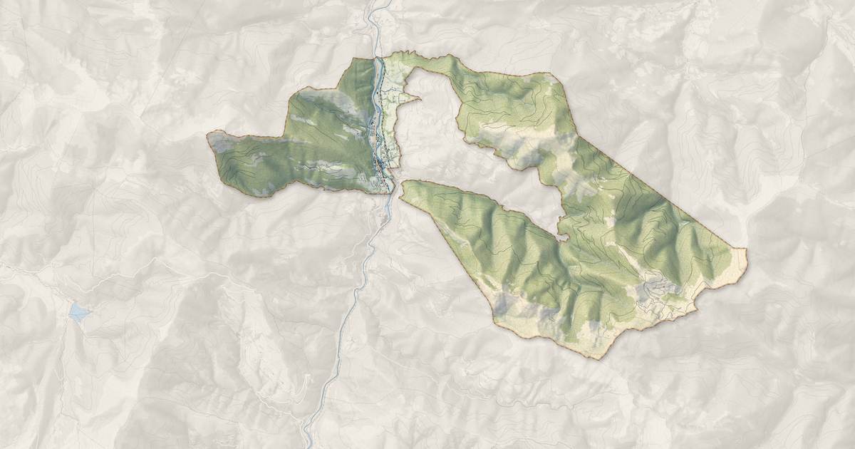 Portrait cartographique de Sarrancolin : relief, eau, forêts, bâti et voies, calculés à partir des données de l'IGN