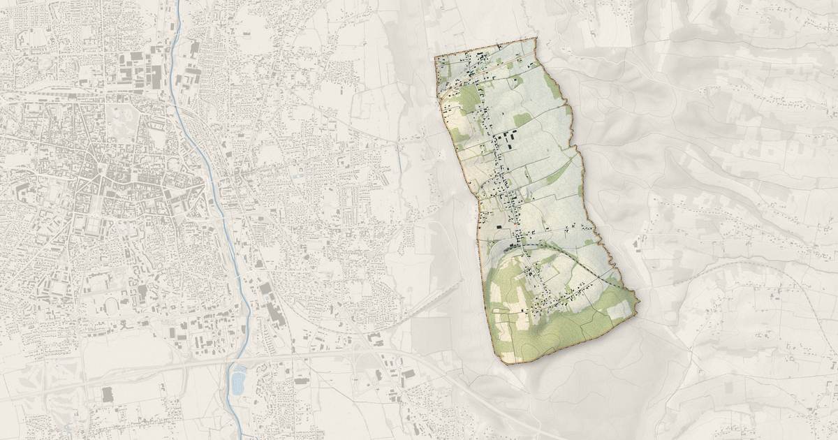 Portrait cartographique de Sarrouilles : relief, eau, forêts, bâti et voies, calculés à partir des données de l'IGN