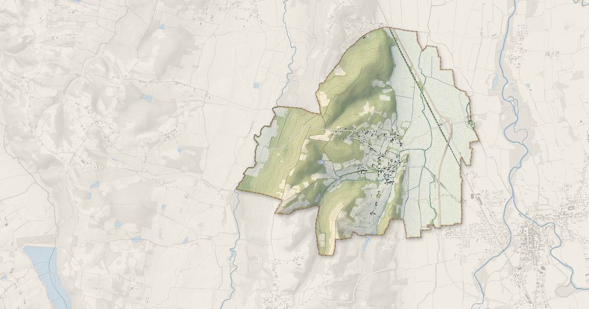 Portrait cartographique de Sombrun : relief, eau, forêts, bâti et voies, calculés à partir des données de l'IGN