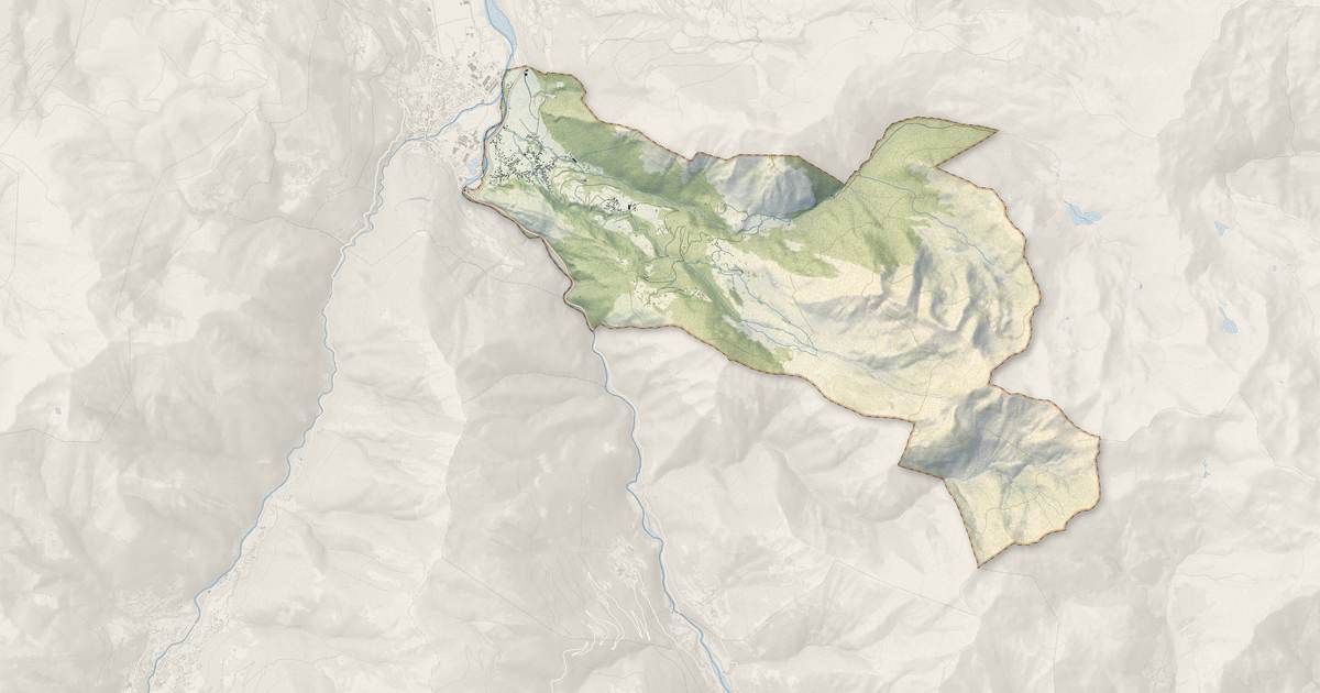 Portrait cartographique de Villelongue : relief, eau, forêts, bâti et voies, calculés à partir des données de l'IGN