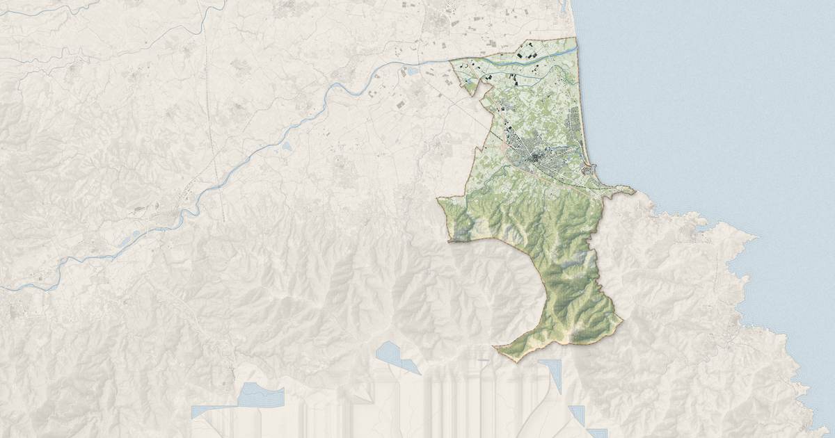 Portrait cartographique de Argelès-sur-Mer : relief, eau, forêts, bâti et voies, calculés à partir des données de l'IGN