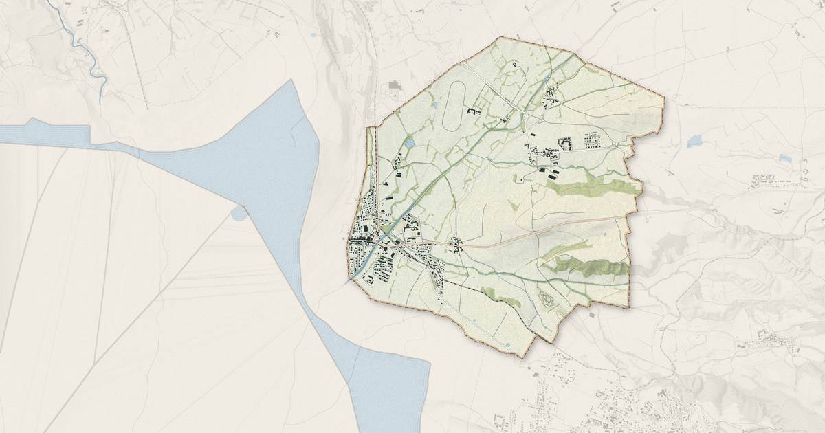 Portrait cartographique de Bourg-Madame : relief, eau, forêts, bâti et voies, calculés à partir des données de l'IGN