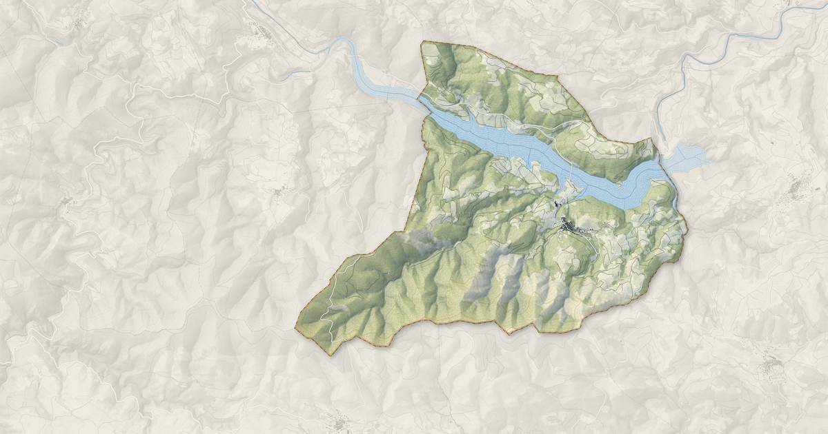 Portrait cartographique de Caramany : relief, eau, forêts, bâti et voies, calculés à partir des données de l'IGN