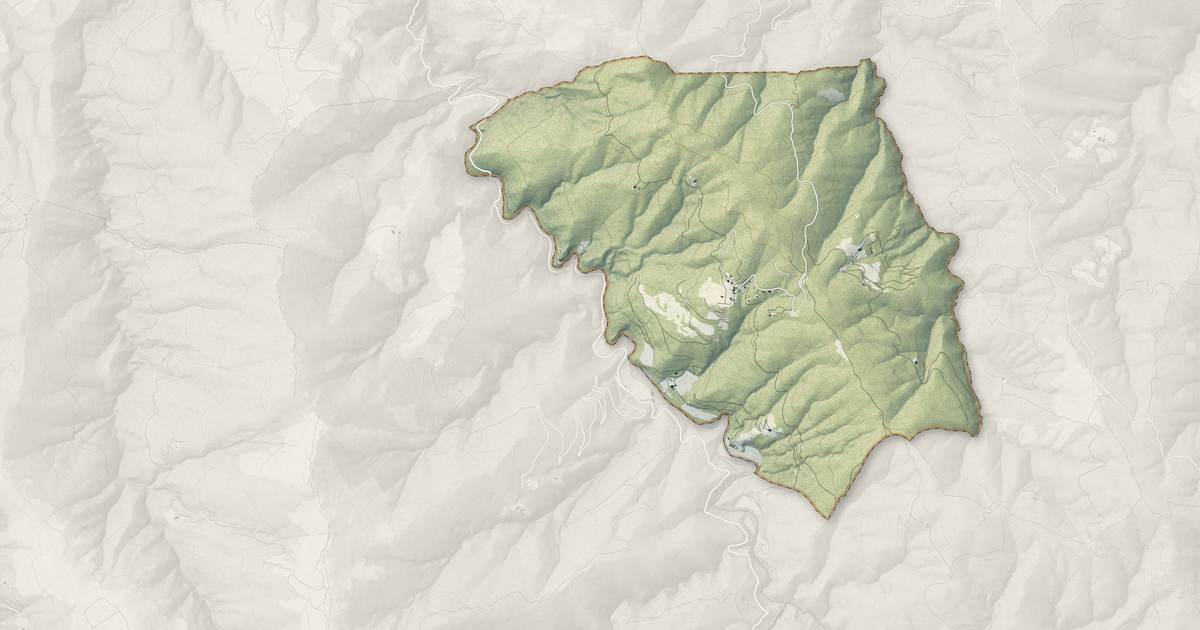 Portrait cartographique de Casefabre : relief, eau, forêts, bâti et voies, calculés à partir des données de l'IGN