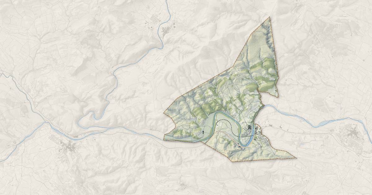 Portrait cartographique de Cases-de-Pène : relief, eau, forêts, bâti et voies, calculés à partir des données de l'IGN