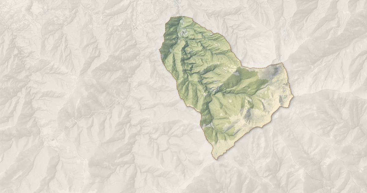 Portrait cartographique de Casteil : relief, eau, forêts, bâti et voies, calculés à partir des données de l'IGN