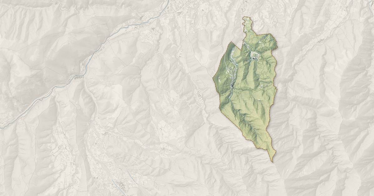 Portrait cartographique de Clara-Villerach : relief, eau, forêts, bâti et voies, calculés à partir des données de l'IGN