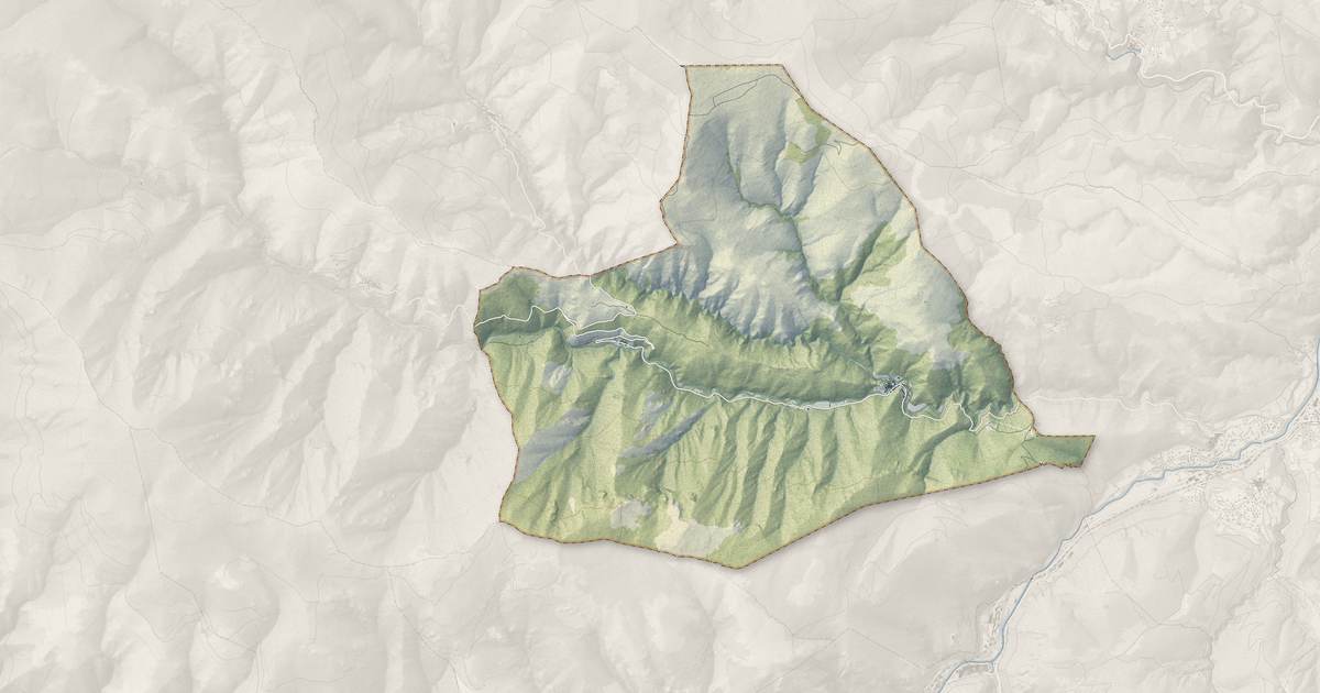 Portrait cartographique de Conat : relief, eau, forêts, bâti et voies, calculés à partir des données de l'IGN