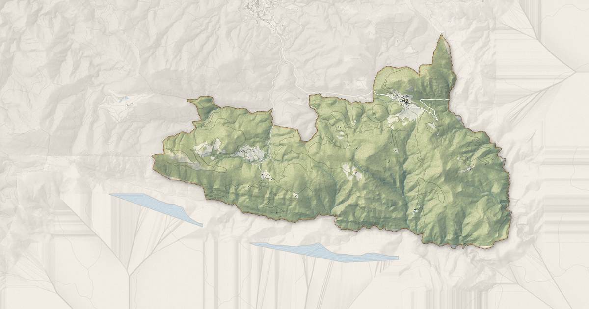 Portrait cartographique de Coustouges : relief, eau, forêts, bâti et voies, calculés à partir des données de l'IGN