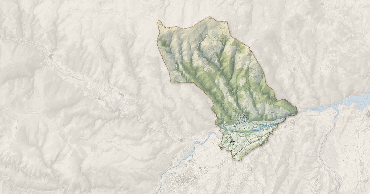 Portrait cartographique de Eus : relief, eau, forêts, bâti et voies, calculés à partir des données de l'IGN