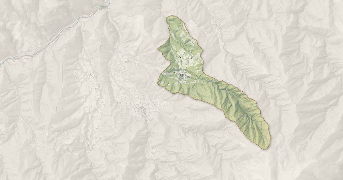 Portrait cartographique de Fillols : relief, eau, forêts, bâti et voies, calculés à partir des données de l'IGN