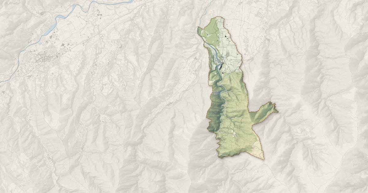 Portrait cartographique de Finestret : relief, eau, forêts, bâti et voies, calculés à partir des données de l'IGN