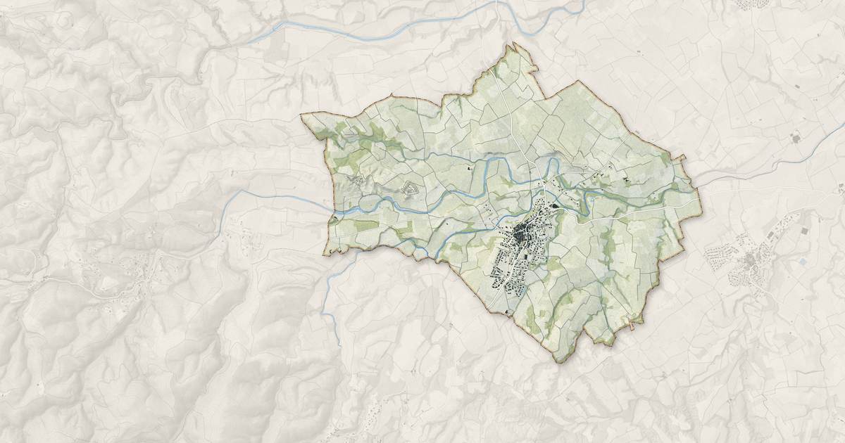 Portrait cartographique de Fourques : relief, eau, forêts, bâti et voies, calculés à partir des données de l'IGN