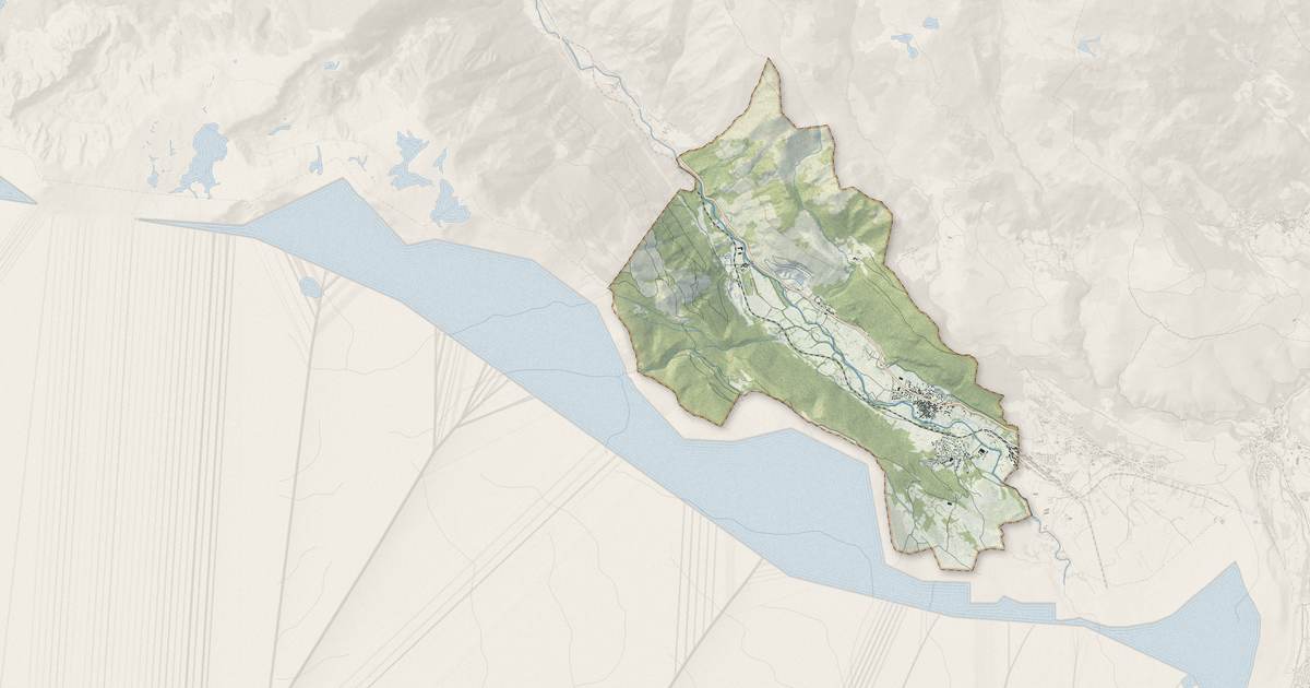Portrait cartographique de Latour-de-Carol : relief, eau, forêts, bâti et voies, calculés à partir des données de l'IGN