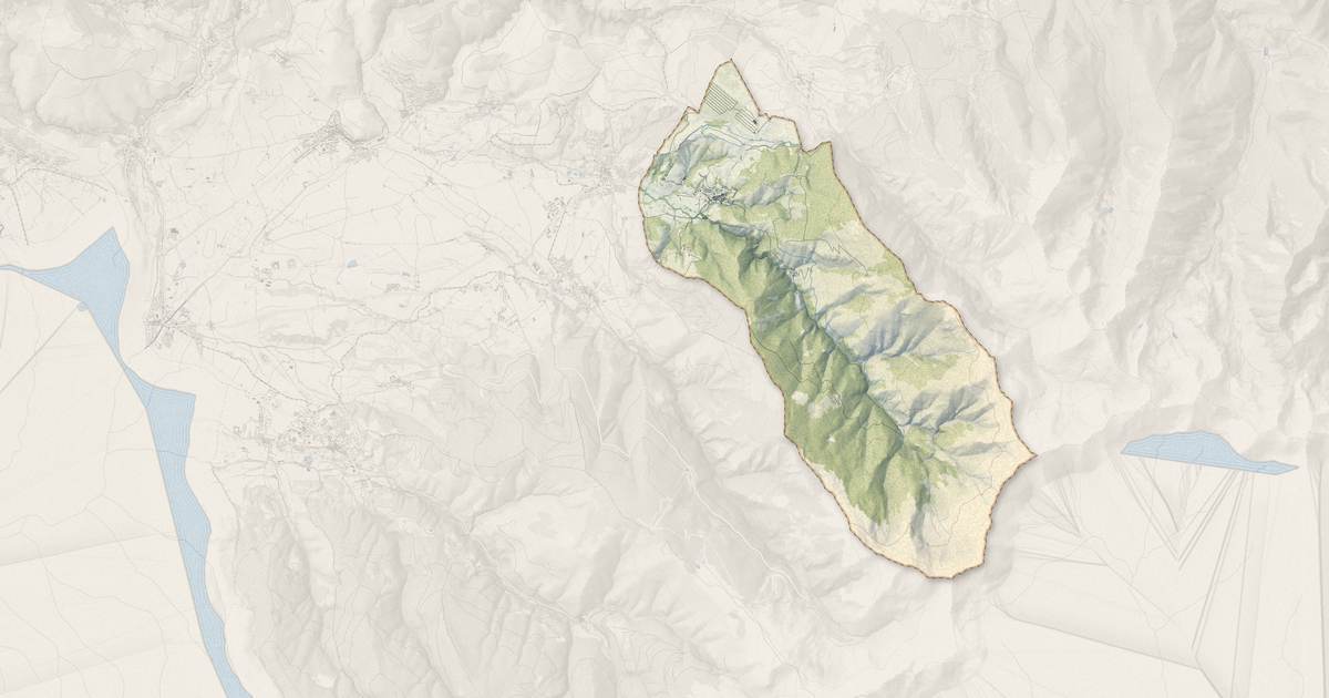 Portrait cartographique de Llo : relief, eau, forêts, bâti et voies, calculés à partir des données de l'IGN
