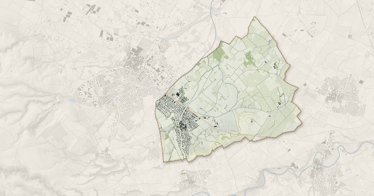 Portrait cartographique de Llupia : relief, eau, forêts, bâti et voies, calculés à partir des données de l'IGN