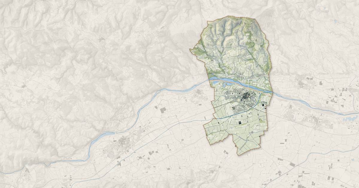 Portrait cartographique de Millas : relief, eau, forêts, bâti et voies, calculés à partir des données de l'IGN