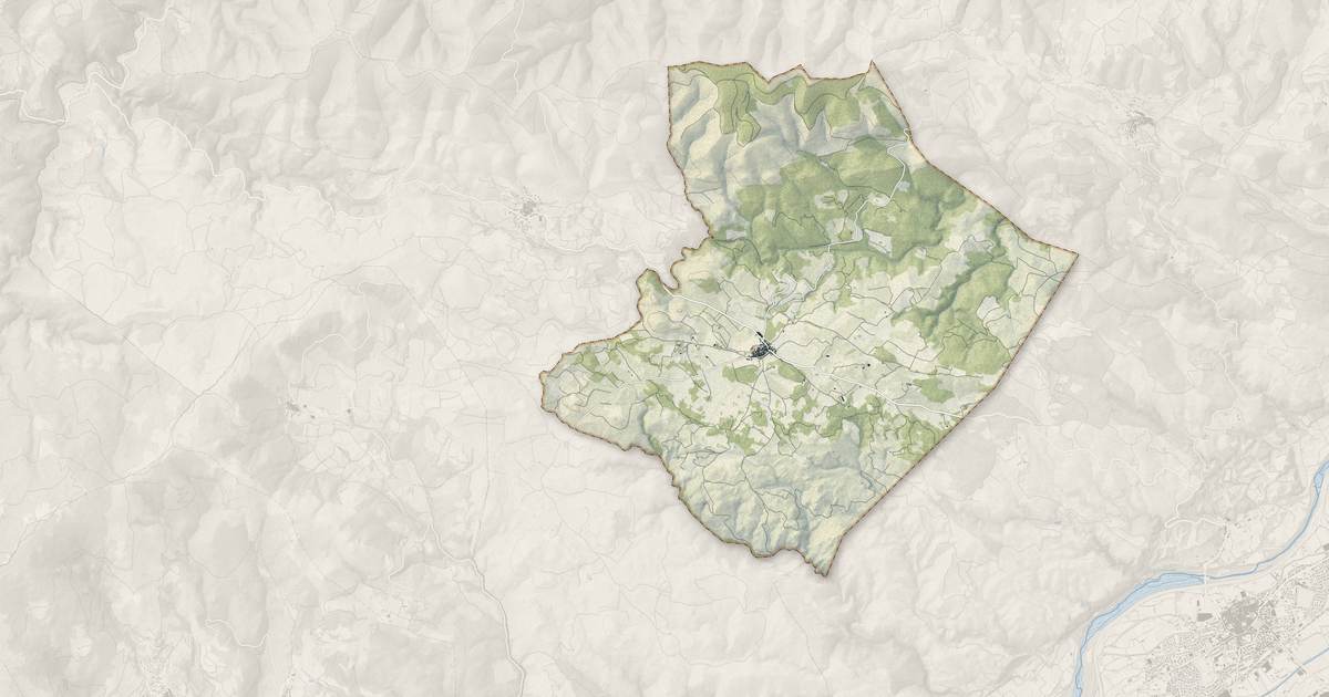 Portrait cartographique de Montalba-le-Château : relief, eau, forêts, bâti et voies, calculés à partir des données de l'IGN