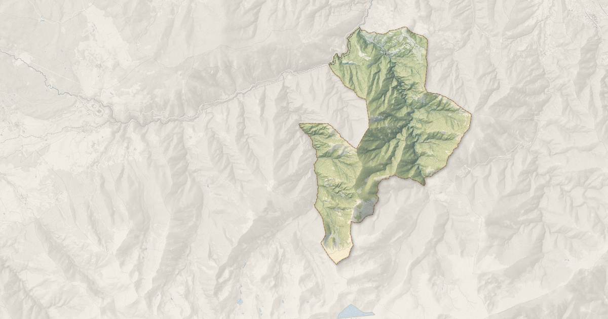 Portrait cartographique de Nyer : relief, eau, forêts, bâti et voies, calculés à partir des données de l'IGN