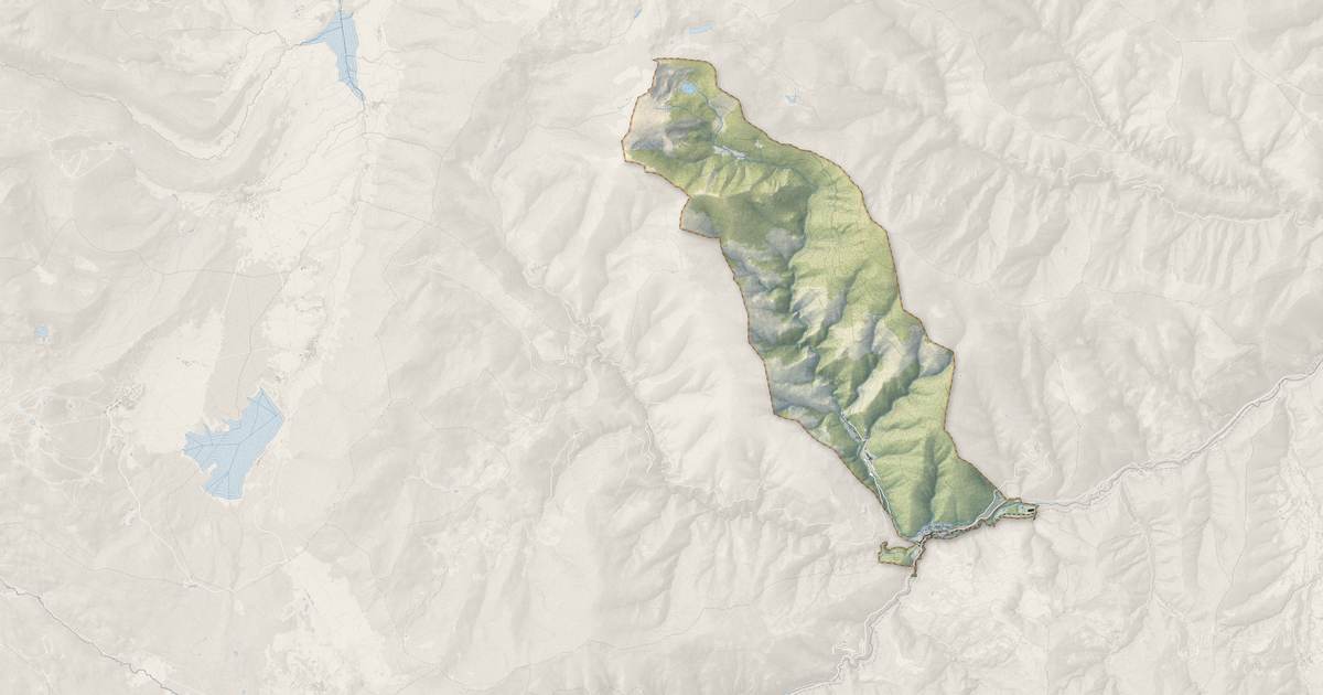 Portrait cartographique de Olette : relief, eau, forêts, bâti et voies, calculés à partir des données de l'IGN