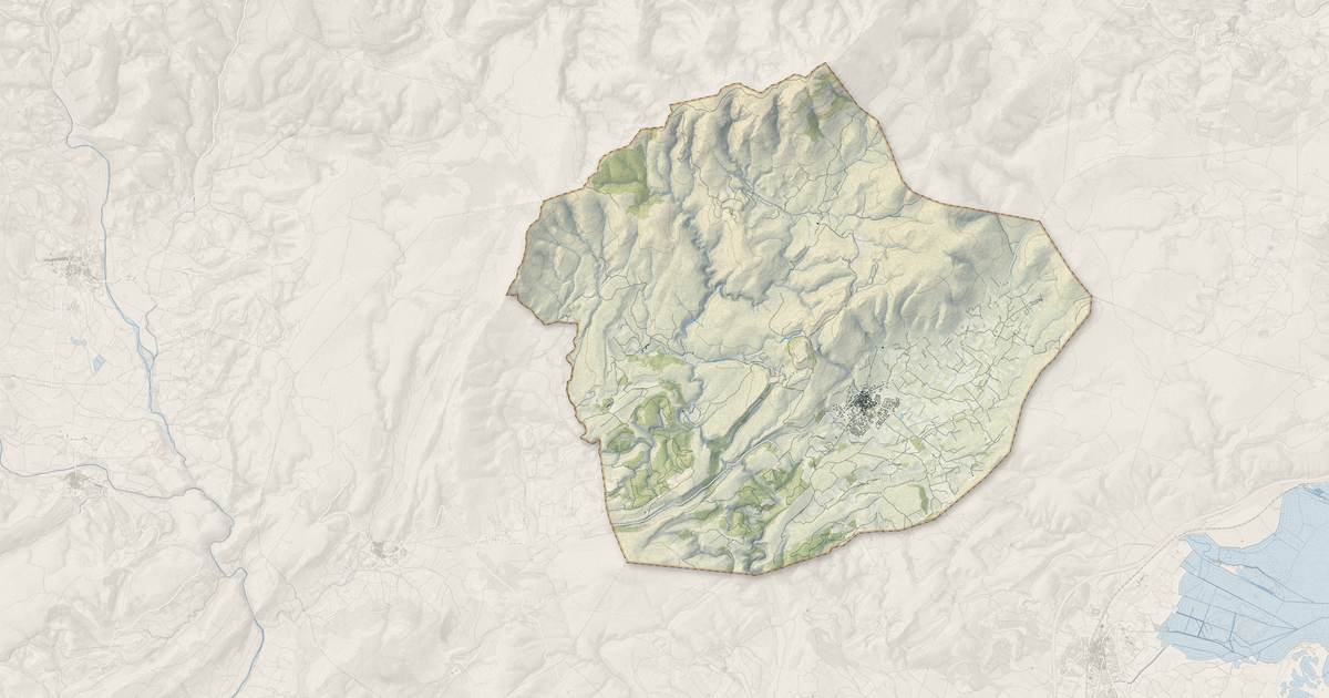 Portrait cartographique de Opoul-Périllos : relief, eau, forêts, bâti et voies, calculés à partir des données de l'IGN