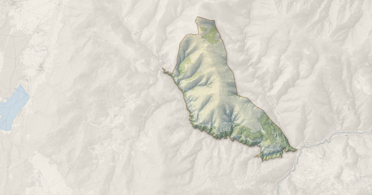 Portrait cartographique de Oreilla : relief, eau, forêts, bâti et voies, calculés à partir des données de l'IGN