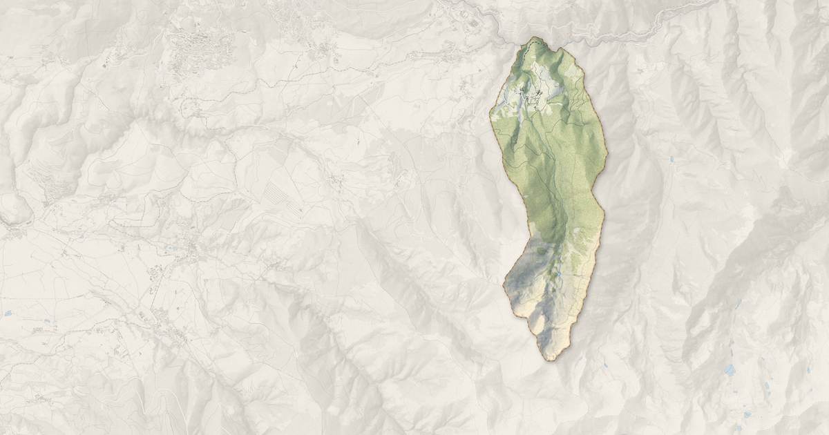 Portrait cartographique de Planès : relief, eau, forêts, bâti et voies, calculés à partir des données de l'IGN