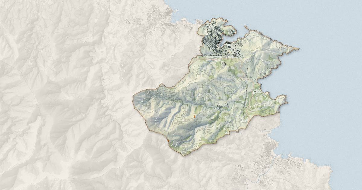 Portrait cartographique de Port-Vendres : relief, eau, forêts, bâti et voies, calculés à partir des données de l'IGN
