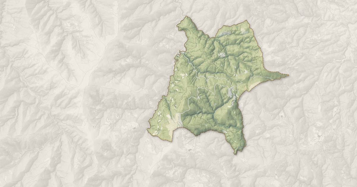 Portrait cartographique de Prunet-et-Belpuig : relief, eau, forêts, bâti et voies, calculés à partir des données de l'IGN